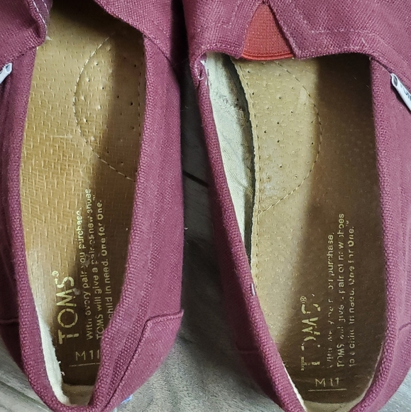 Toms - Picture 2 of 5